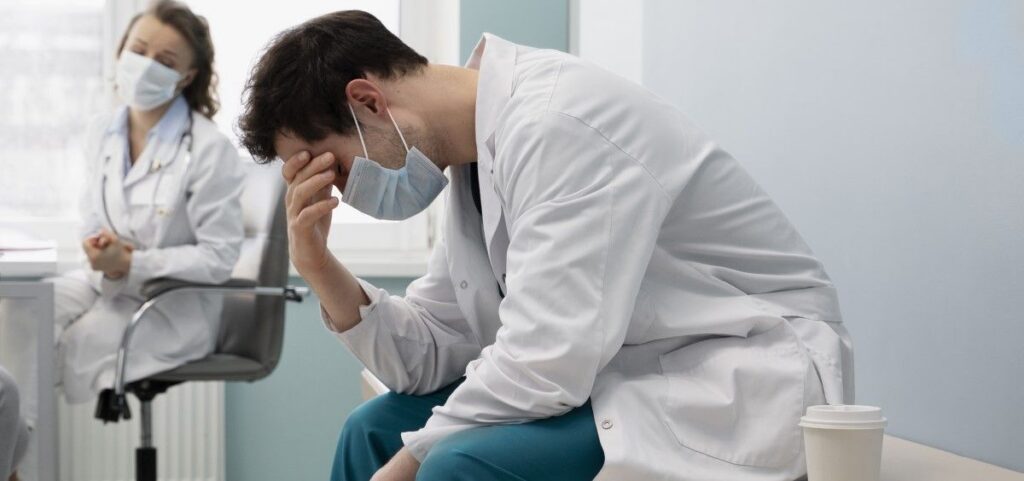 Los Desafíos del Médico Moderno: Tecnología, Sobrecarga y el Reto de Humanizar la Medicina